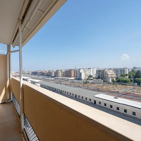 Guesthost - Dimora Dall'alto 巴里