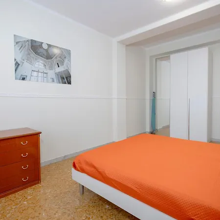 Guesthost - Dimora Dall'alto Apartment Bari
