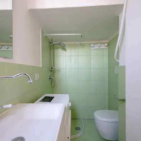 Guesthost - Dimora Dall'alto * 巴里