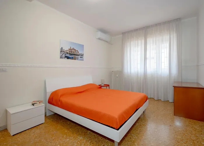 Guesthost - Dimora Dall'alto Apartment *