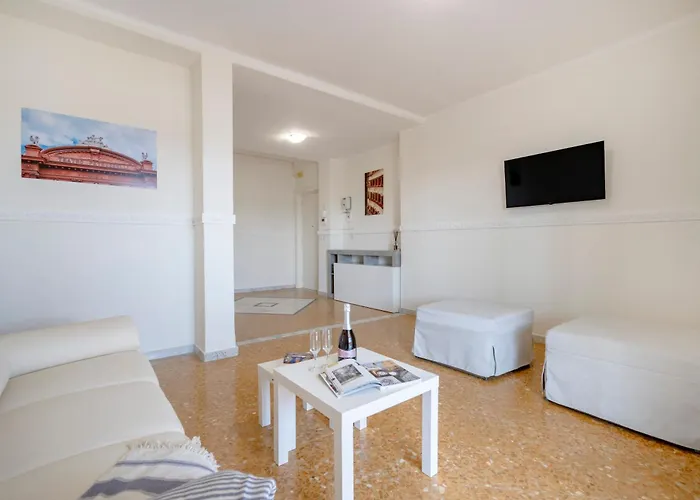 Guesthost - Dimora Dall'alto Apartment *