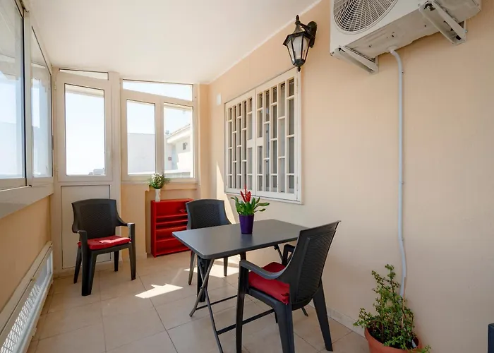 Guesthost - Dimora Dall'alto Apartment *