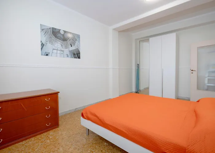 Guesthost - Dimora Dall'alto Apartment Bari